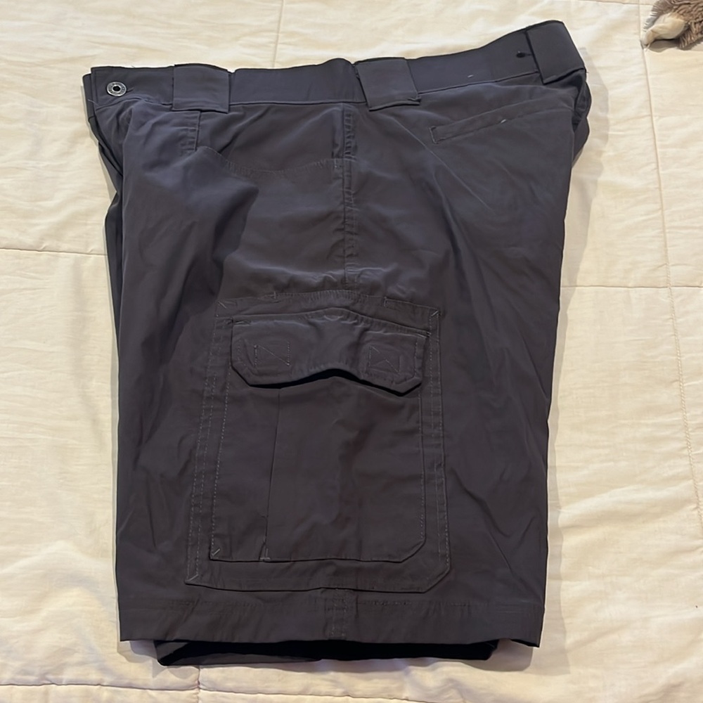 Eddie Bauer Cargo Shorts - Picture 3 of 7